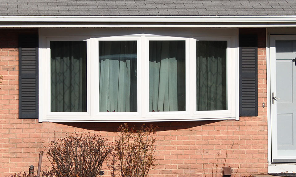 Bow windows in Thomaston, CT